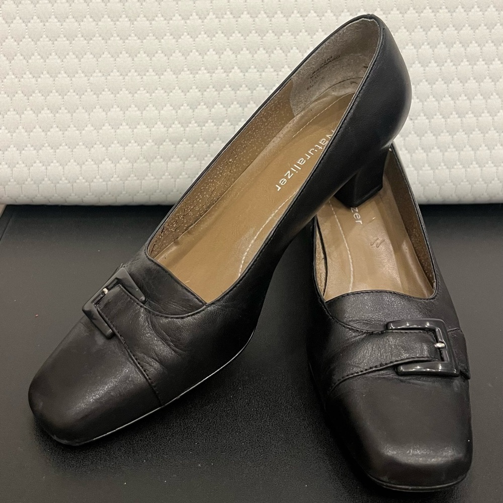 Naturalizer Women's Black Leather Pumps - Size 5.5